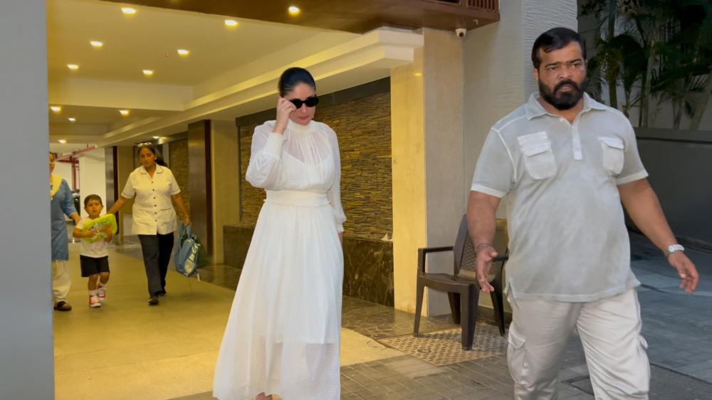 kareena-kapoor-saif-ali-khan-and-their-son-taimur-were-spotted-in-bandra